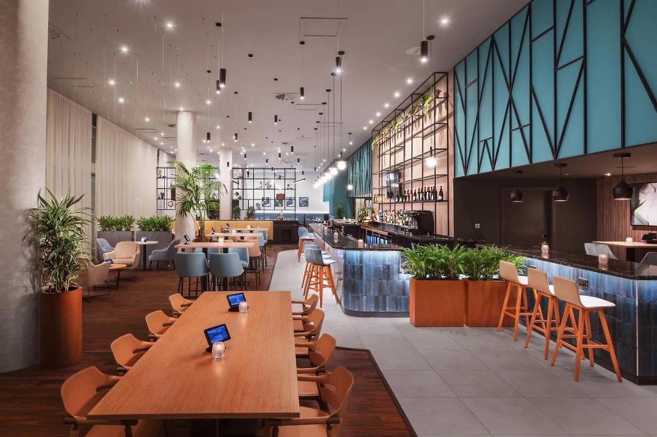 Courtyard By Marriott London Gatwick Airport Ξενοδοχείο Κρόουλι 4*,