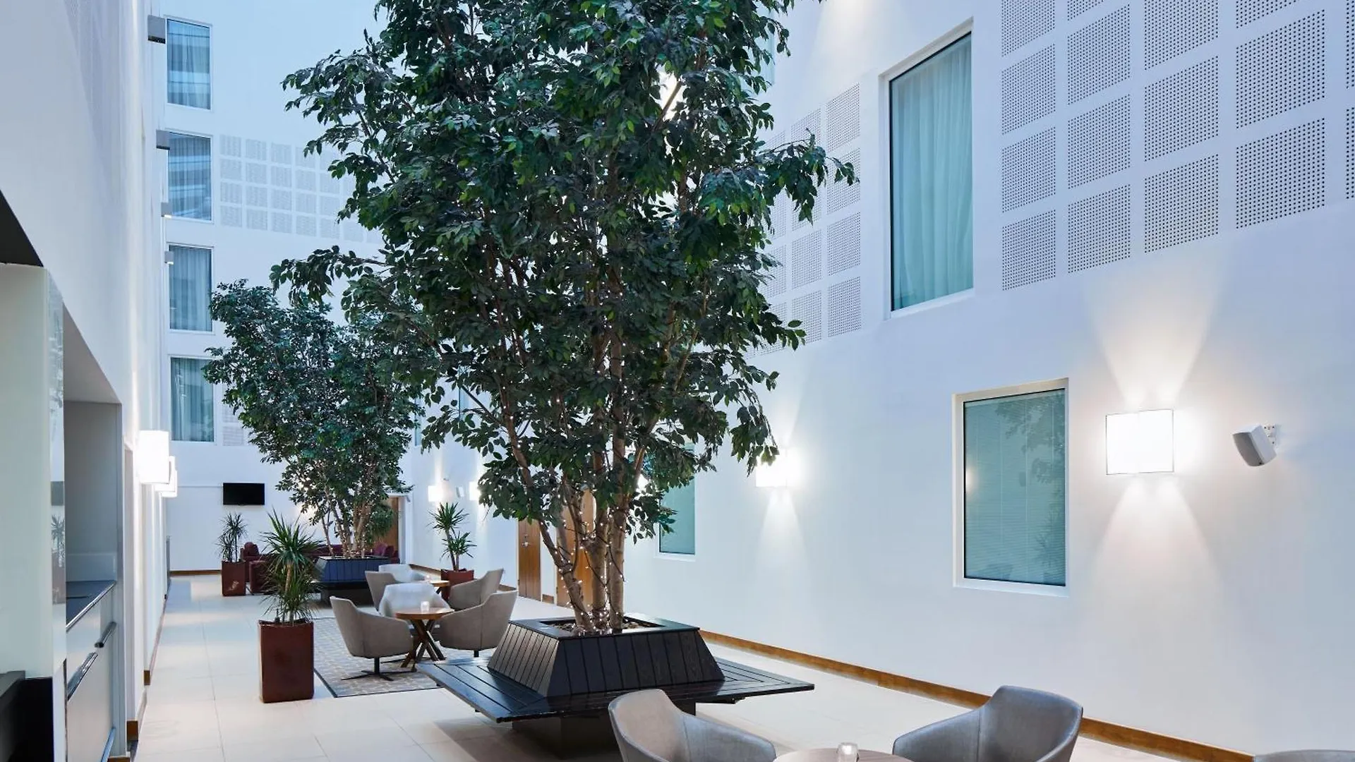 Courtyard By Marriott London Gatwick Airport Ξενοδοχείο Κρόουλι 4*,