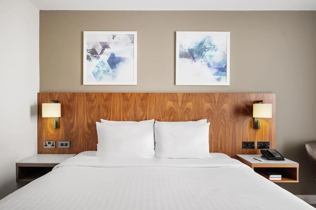 Courtyard By Marriott London Gatwick Airport Hotel Crawley  4*, Crawley (West Sussex) United Kingdom