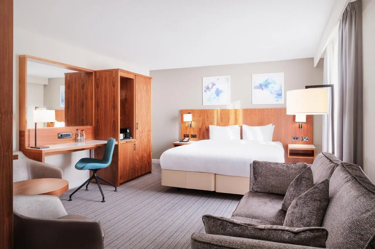 Courtyard By Marriott London Gatwick Airport Hotel Crawley  Crawley (West Sussex)
